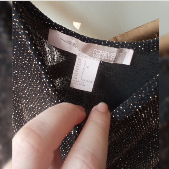 ❤️❤️❤️ Forever 21 Black and Gold Metallic Jumpsuit - Picture 4 of 14